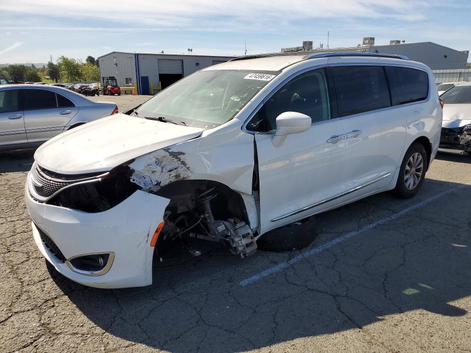 2018 Chrysler Pacifica VIN 2C4RC1BG7JR154145 — COPART salvage auction photo