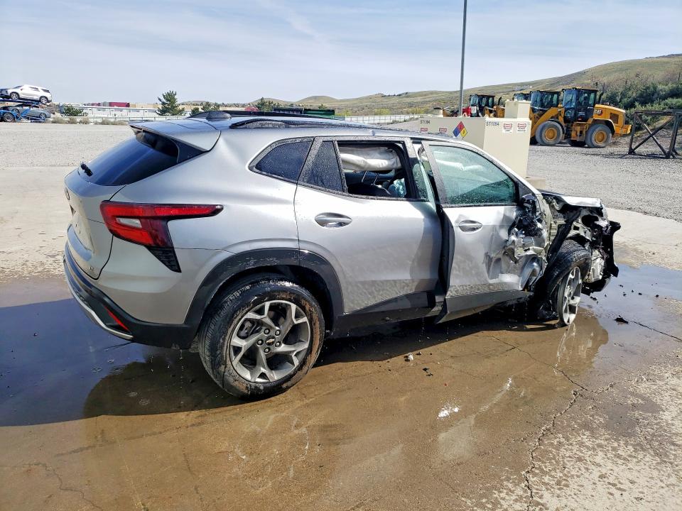 2025 Chevrolet Trax VIN KL77LHEP3SC184231 COPART salvage auction — ROLLOVER, Fl - Certificate Of Destruction, sold $3,550 on 2026-07-30 (photo 3)
