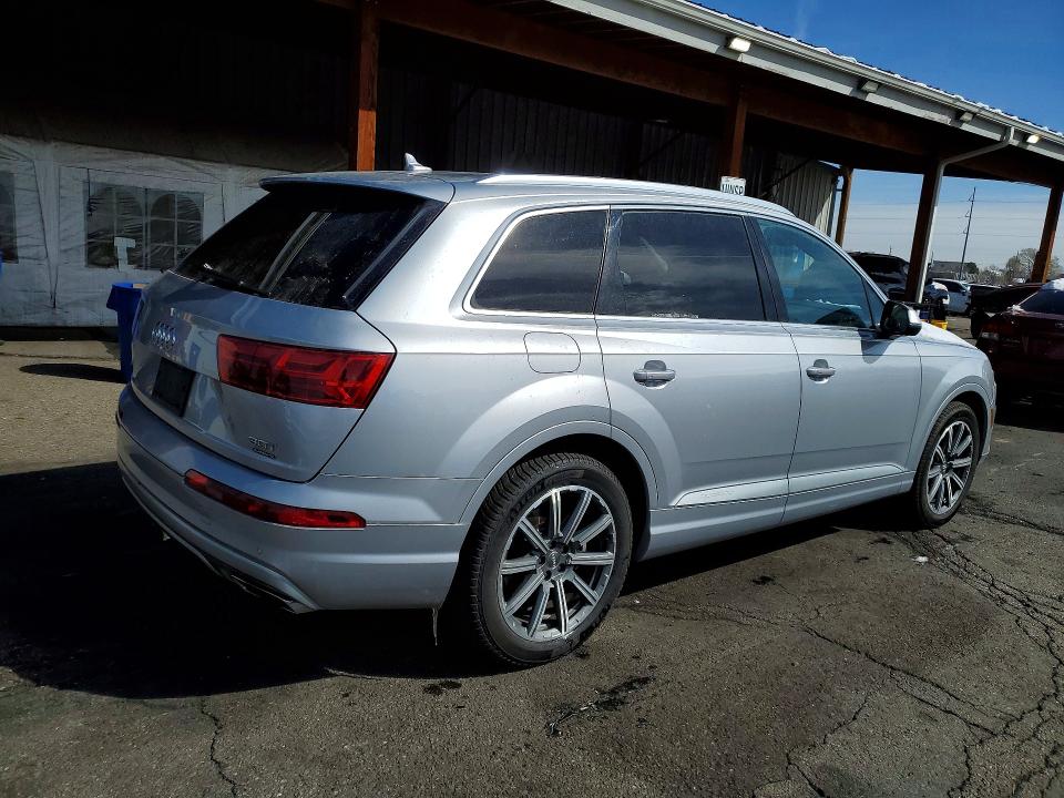 2018 Audi Q7 VIN WA1LAAF75JD052555 COPART salvage auction — NORMAL WEAR, Fl - Dealer Only Clean Title, sold $5,000 on 2026-07-08 (photo 3)
