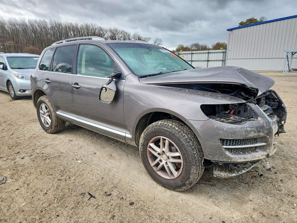 2008 Volkswagen Touareg VIN WVGBE77L28D004943 COPART salvage auction — FRONT END, Nc - Salvage Certificate Of Title, sold $225 on 2026-07-07 (photo 4)