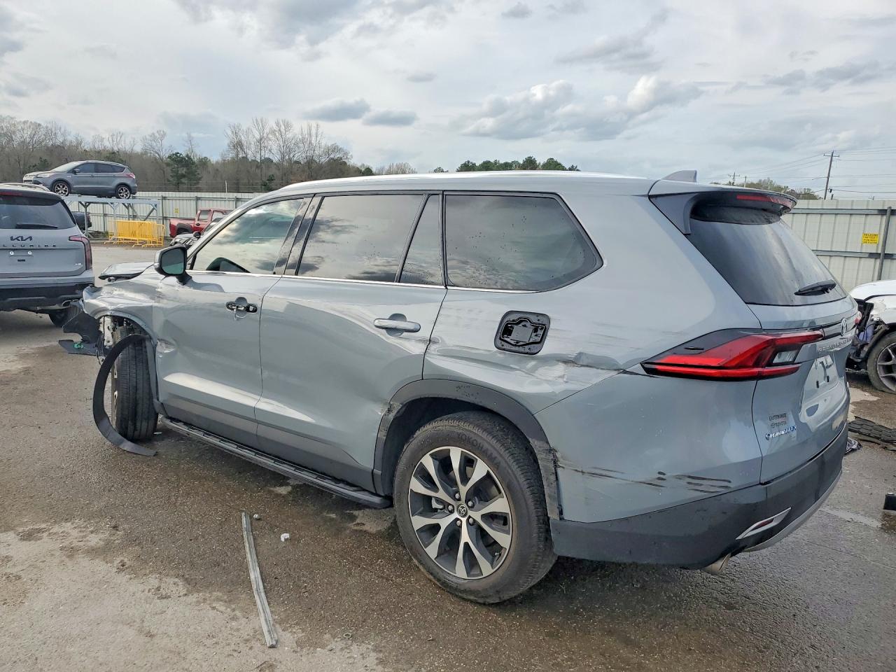 2025 Toyota Highlander VIN 5TDADAB50SS011068 COPART salvage auction — Front End, AL - CERT OF TITLE-SALVAGE TITLE, sold $18,300 on 2026-07-09 (photo 2)