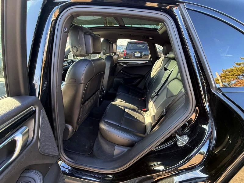 2016 Porsche Macan VIN WP1AB2A52GLB56455 COPART salvage auction — MECHANICAL, Co - Bill Of Sale-Parts Only, sold $2,050 on 2026-08-17 (photo 4)