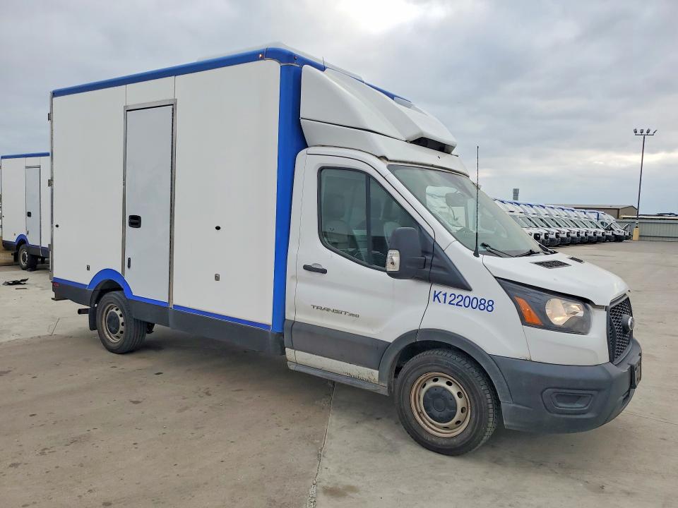 2022 Ford Transit VIN 1FDBW5Z85NKA01682 COPART salvage auction — NORMAL WEAR, Tx - Certificate Of Title, sold $17,000 on 2026-07-30 (photo 4)