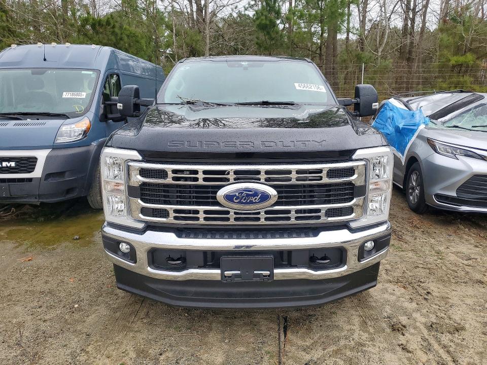 2025 Ford F350 VIN 1FTRF3BN3SED18295 COPART salvage auction — ROOF, Md - Cert Of Salvage > 75% Damage, sold $32,000 on 2026-09-08 (photo 5)