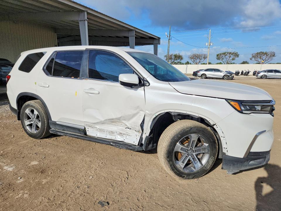2025 Honda Pilot VIN 5FNYG2H43SB007935 COPART salvage auction — SIDE, FL, sold $12,200 on 2026-08-19 (photo 4)