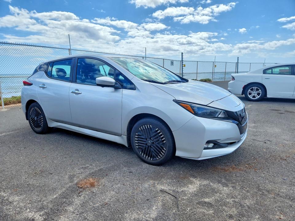 2025 Nissan Leaf VIN 1N4CZ1CV3SC557606 COPART salvage auction — WATER/FLOOD, HI - CERTIFICATE OF SALVAGE, sold $1,750 on 2026-07-27 (photo 4)