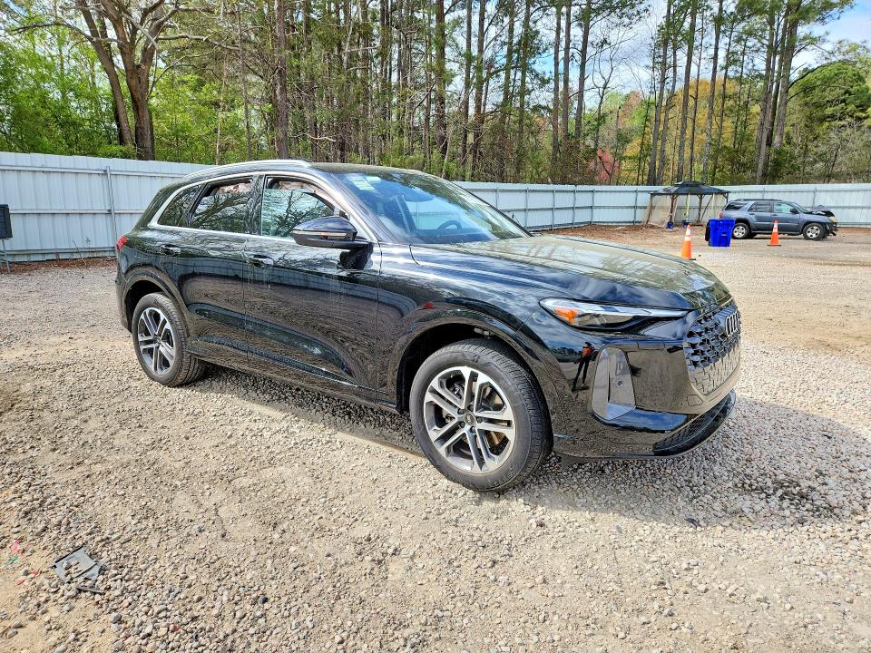 2025 Audi Q5 VIN WA11AAGU2S2026424 COPART salvage auction — SIDE, Salvage Title, sold $10,000 on 2026-07-31 (photo 4)