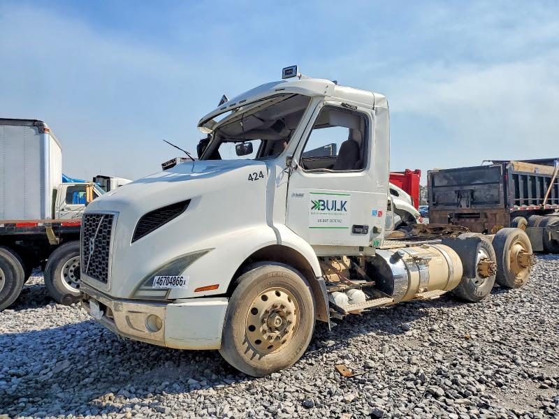 2019 Volvo VIN 4V4WC9DH9KN216977 COPART salvage auction — ROLLOVER, Salvage Title, sold $350 on 2026-07-30 (photo 2)