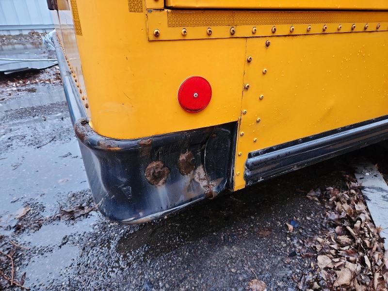 2010 Thomas All models VIN 1GB9G5AG5A1165635 COPART salvage auction — MINOR DENT/SCRATCHES, ON - PERMIT NO BRAND - FIT, sold $1,600 on 2026-09-17 (photo 9)
