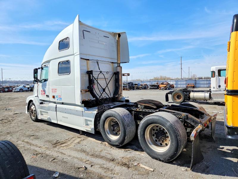 2003 Volvo Vnl VIN 4V4NC9TJX3N341861 COPART salvage auction — MINOR DENT/SCRATCHES, Mo - Certificate Of Title, sold $25 on 2026-07-21 (photo 3)