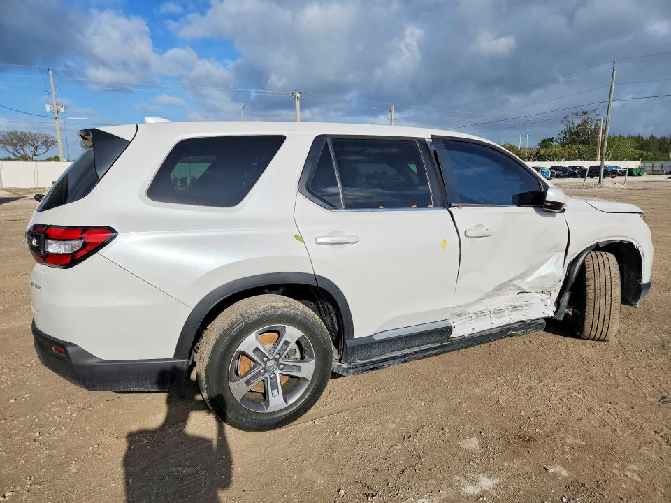 2025 Honda Pilot VIN 5FNYG2H43SB007935 COPART salvage auction — SIDE, FL, sold $12,200 on 2026-08-19 (photo 3)