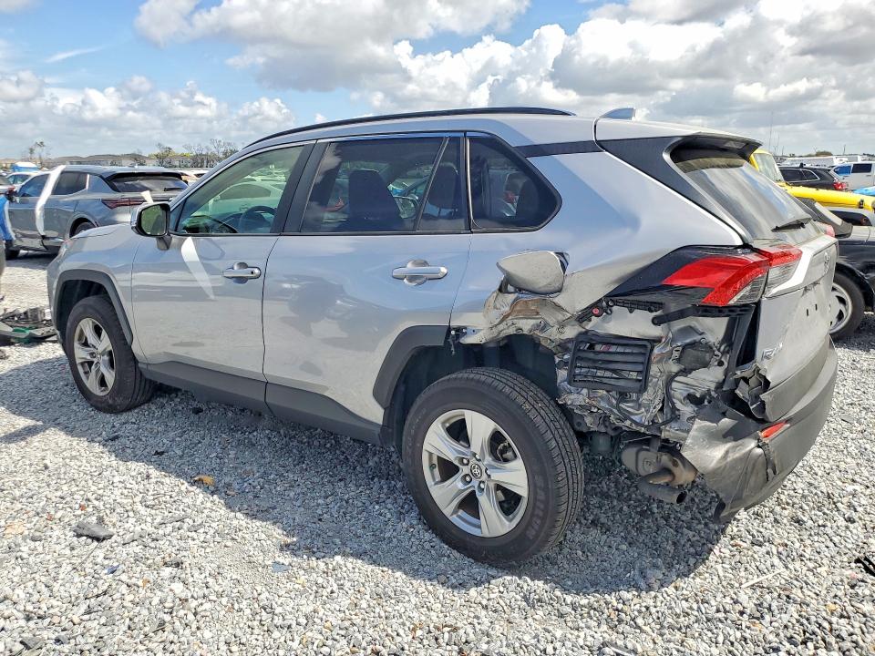 2019 Toyota Rav4 VIN JTMP1RFV4KD523925 COPART salvage auction — REAR END, Fl - Cert Of Title Slvg Rebuildable, sold $1,200 on 2026-07-24 (photo 2)