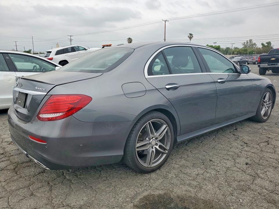 2017 Mercedes-benz E-klasse VIN WDDZF4KB6HA093517 COPART salvage auction — MINOR DENT/SCRATCHES, Ca - Dis/Dlr/Exp Only Clean Title (P), sold $6,900 on 2026-07-30 (photo 3)