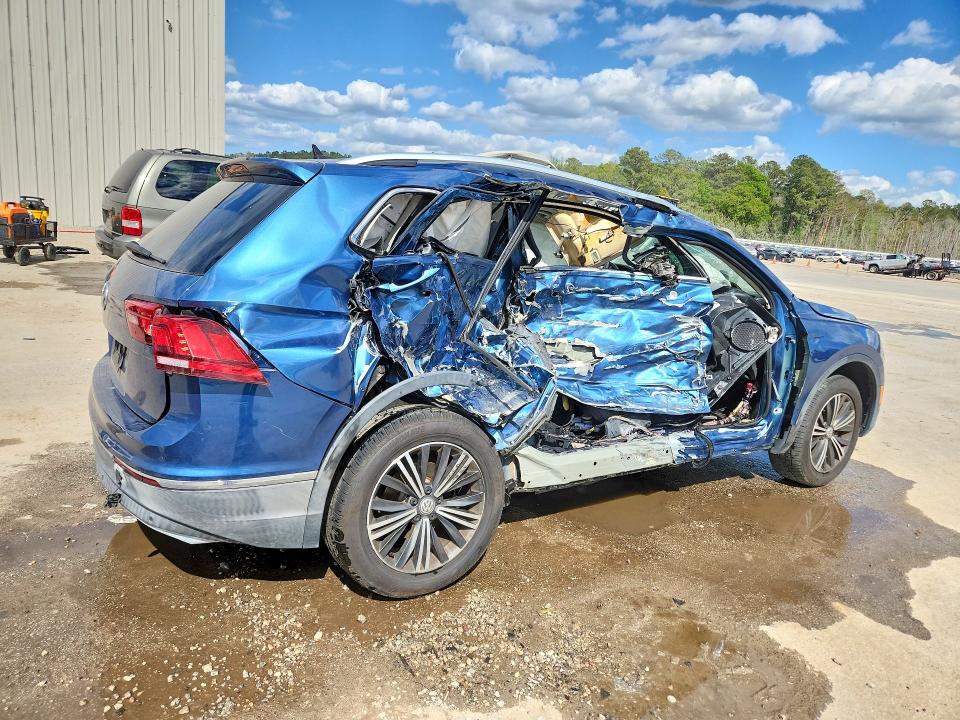 2019 Volkswagen Tiguan VIN 3VV3B7AX0KM102427 COPART salvage auction — SIDE, Sc - Non-Reb & Rem Salvage Title, sold $975 on 2026-08-19 (photo 3)