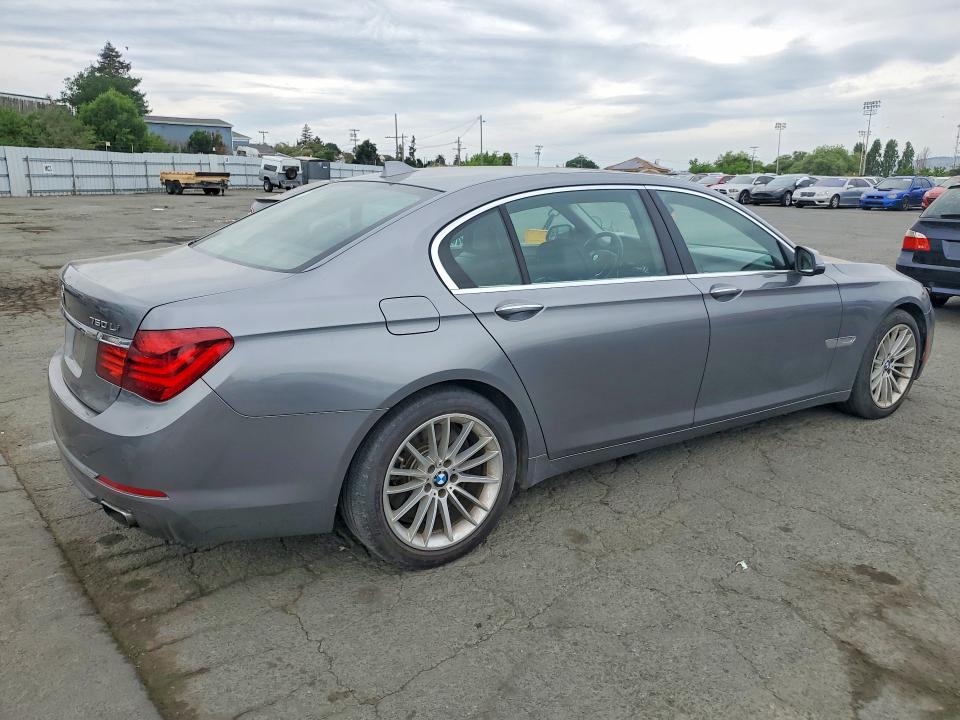 2014 BMW 7er VIN WBAYE8C52ED135424 COPART salvage auction — MINOR DENT/SCRATCHES, Ca - Dis/Dlr/Exp Only Clean Title, sold $2,700 on 2026-07-27 (photo 3)