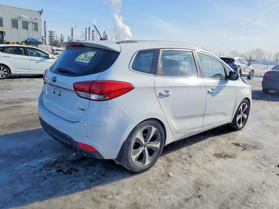 2014 Kia Rondo VIN KNAHU8A32E7053454 COPART salvage auction — MINOR DENT/SCRATCHES, Qc - Gravement Accidente, sold $625 on 2026-07-21 (photo 3)