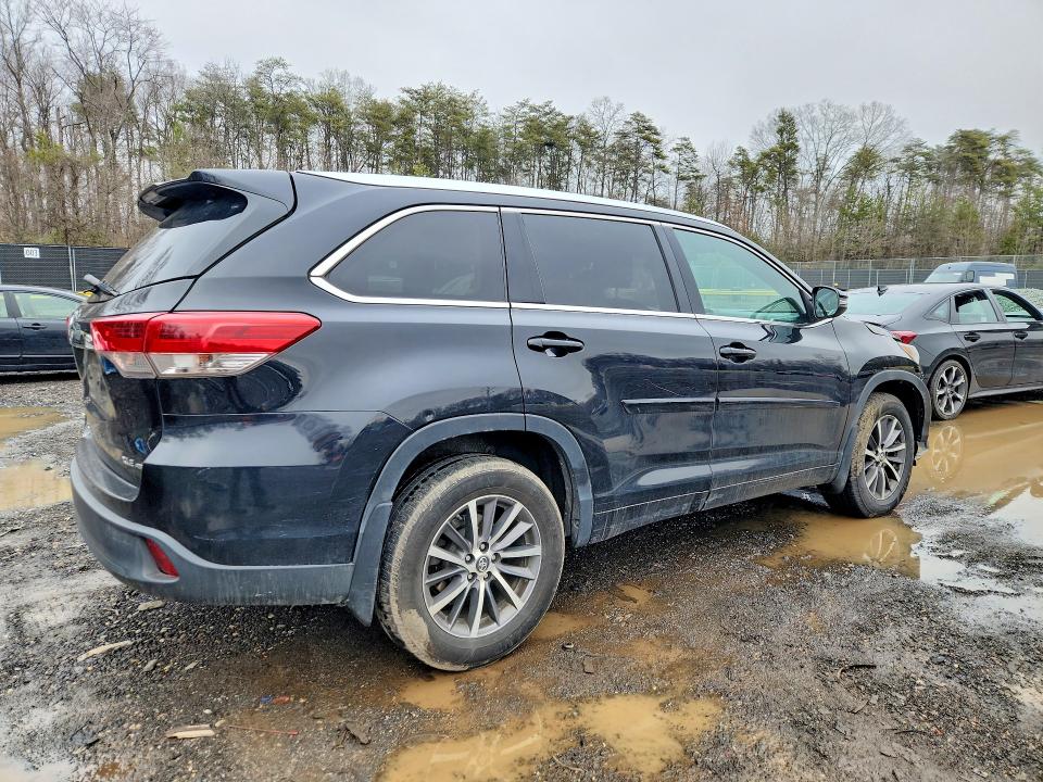2017 Toyota Highlander VIN 5TDJZRFH2HS511049 COPART salvage auction — FRONT END, Md - Cert Of Salvage > 75% Damage, sold $6,600 on 2026-07-28 (photo 3)