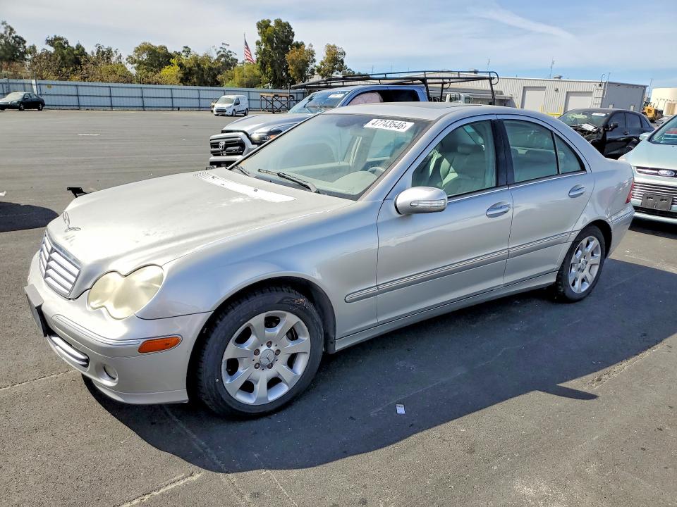 2005 Mercedes-benz C class VIN WDBRF61J75F558463 COPART salvage auction — MINOR DENT/SCRATCHES, Ca - Dis/Dlr/Exp Only Clean Title, sold $500 on 2026-07-08 (photo 1)