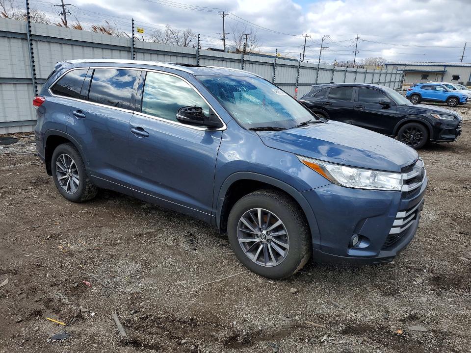 2018 Toyota Highlander VIN 5TDJZRFH8JS812589 COPART salvage auction — WATER/FLOOD, Il - Salvage Cert-Flood, sold $9,000 on 2026-07-06 (photo 4)