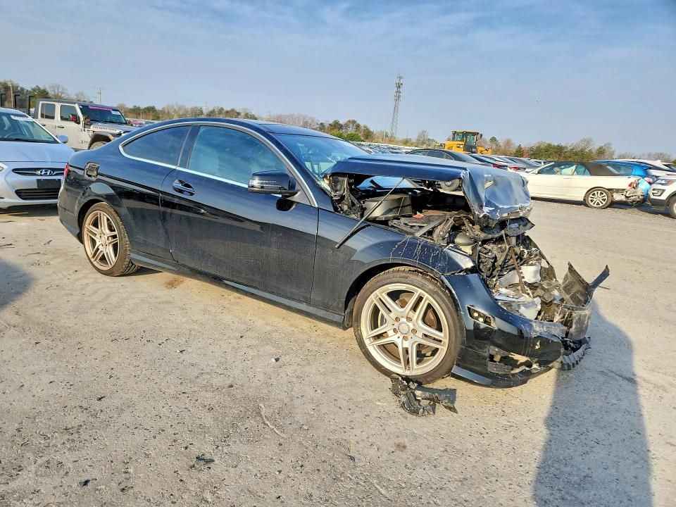 2015 Mercedes-benz C-klasse VIN WDDGJ4HB2FG361261 COPART salvage auction — FRONT END, Va - Certificate Of Title, sold $675 on 2026-07-15 (photo 4)