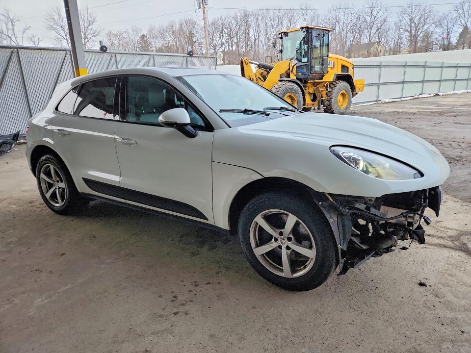 2017 Porsche Macan VIN WP1AA2A52HLB83398 COPART salvage auction — FRONT END, Nj - Cert Of Title-Salvage, sold $3,650 on 2026-07-04 (photo 4)