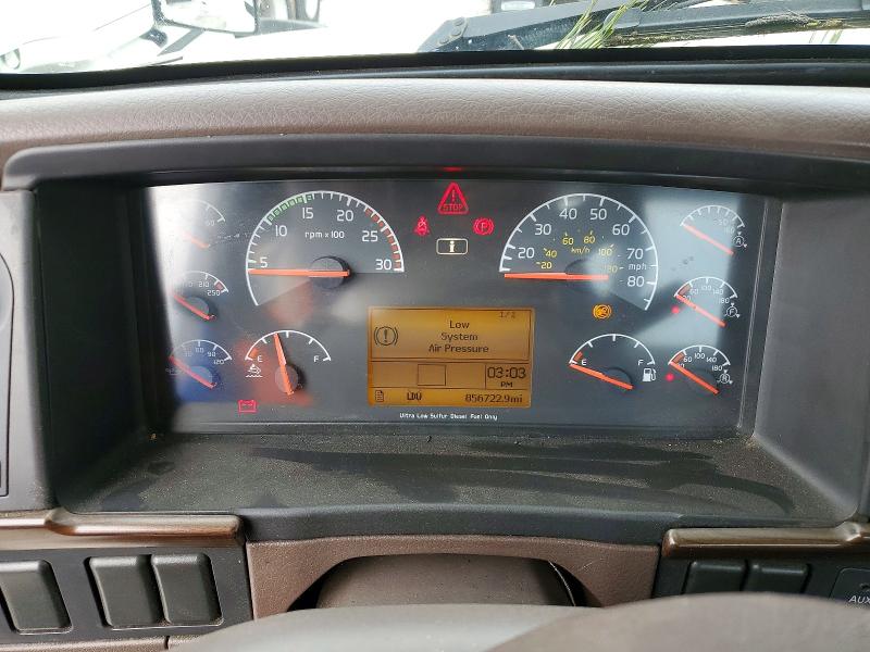 2015 Volvo Vnl VIN 4V4N19TG7FN922782 COPART salvage auction — ROOF, IN - CERTIFICATE OF TITLE, sold $5,000 on 2026-07-27 (photo 8)