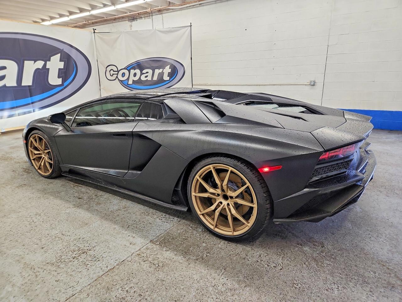 2018 Lamborghini Aventador VIN ZHWUV4ZD0JLA07069 COPART salvage auction — Minor Dent/Scratches, MT - CERT OF TITLE-REBUILT SALVAGE, sold $146,000 on 2026-07-01 (photo 2)