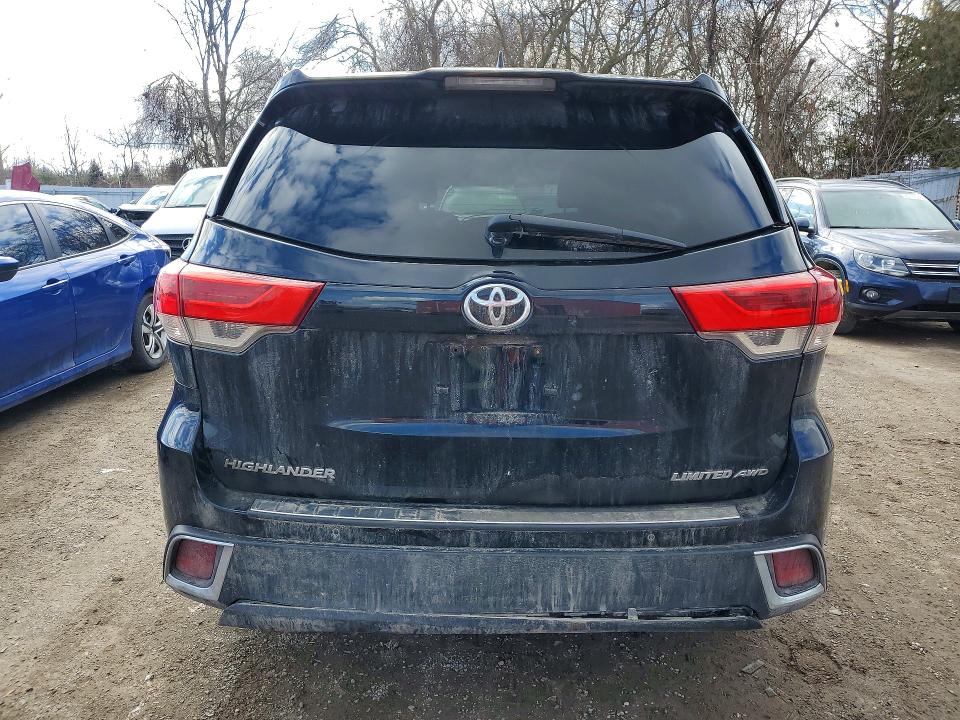 2018 Toyota VIN 5TDDZRFH1JS833975 COPART salvage auction — VANDALISM, On - Permit No Brand - Unfit, sold $15,900 on 2026-07-03 (photo 6)