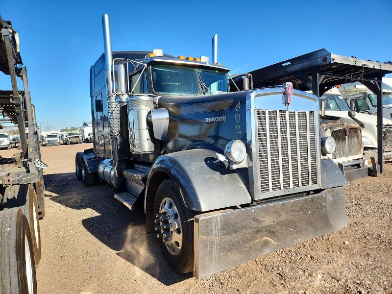 2001 Kenworth W900 VIN 1XKWDB9X11R863966 COPART salvage auction — MINOR DENT/SCRATCHES, AZ - CERTIFICATE OF TITLE, sold $10,100 on 2026-07-21 (photo 1)
