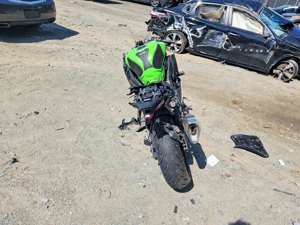 2022 Kawasaki Zx636 VIN JKBZXJH14NA013038 COPART salvage auction — ALL OVER, Md - Cert Of Salvage > 75% Damage, sold $2,550 on 2026-07-02 (photo 4)
