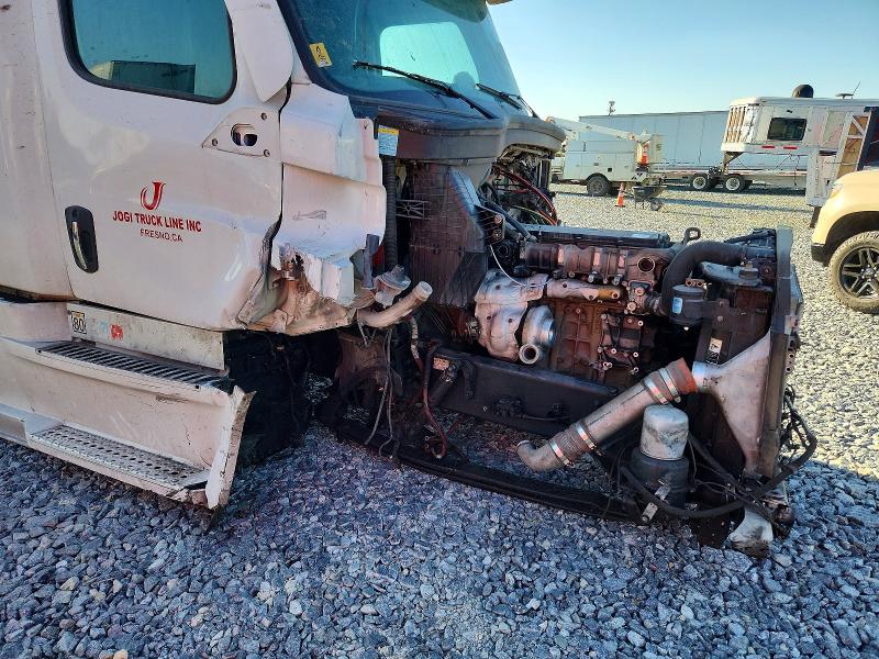 2022 Freightliner Cascadia 126 VIN 3AKJHHDR5NSNB4638 COPART salvage auction — ALL OVER, CA - SALVAGE CERTIFICATE, sold $5,625 on 2026-07-29 (photo 9)