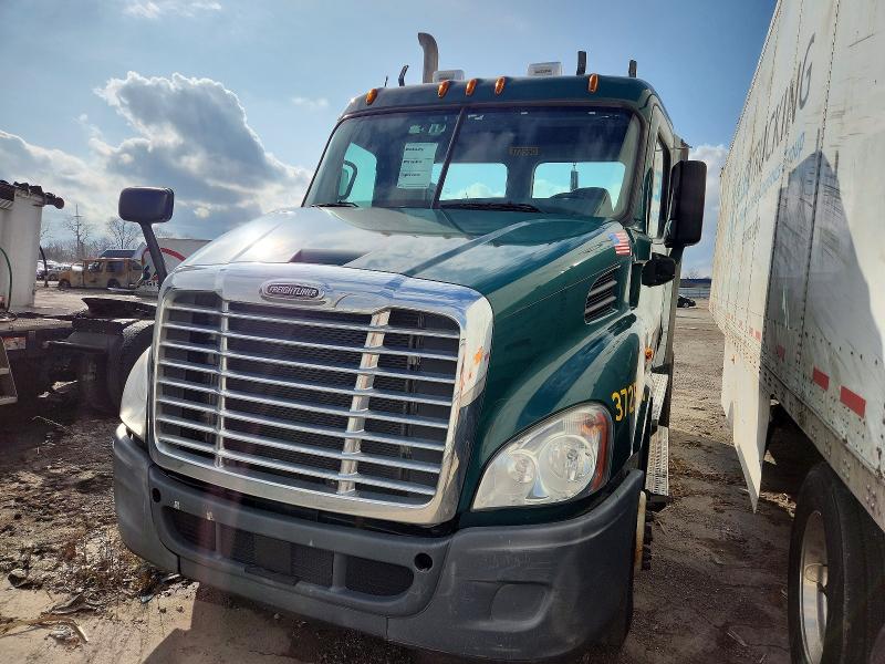 2018 Freightliner Cascadia 113 VIN 3AKBGADV0JSJL4388 COPART salvage auction — MECHANICAL, IN - CERTIFICATE OF TITLE (P), sold $3,800 on 2026-07-08 (photo 2)
