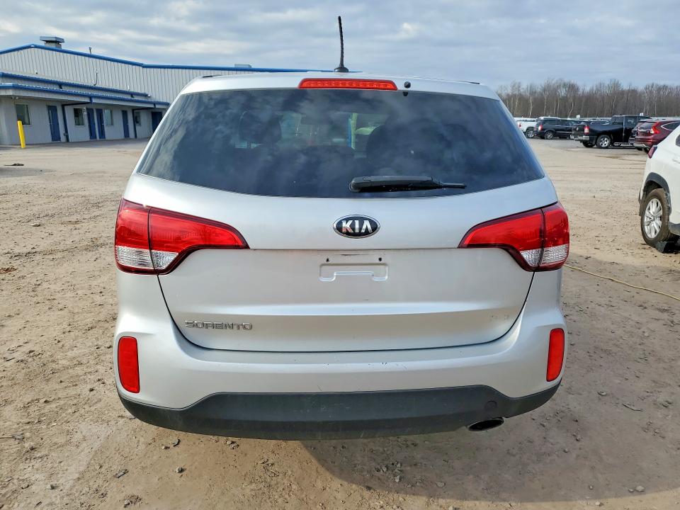2015 Kia Sorento VIN 5XYKTCA68FG622692 COPART salvage auction — VANDALISM, Ny - Mv-907A Salvage Certificate, sold $1,150 on 2026-07-06 (photo 6)