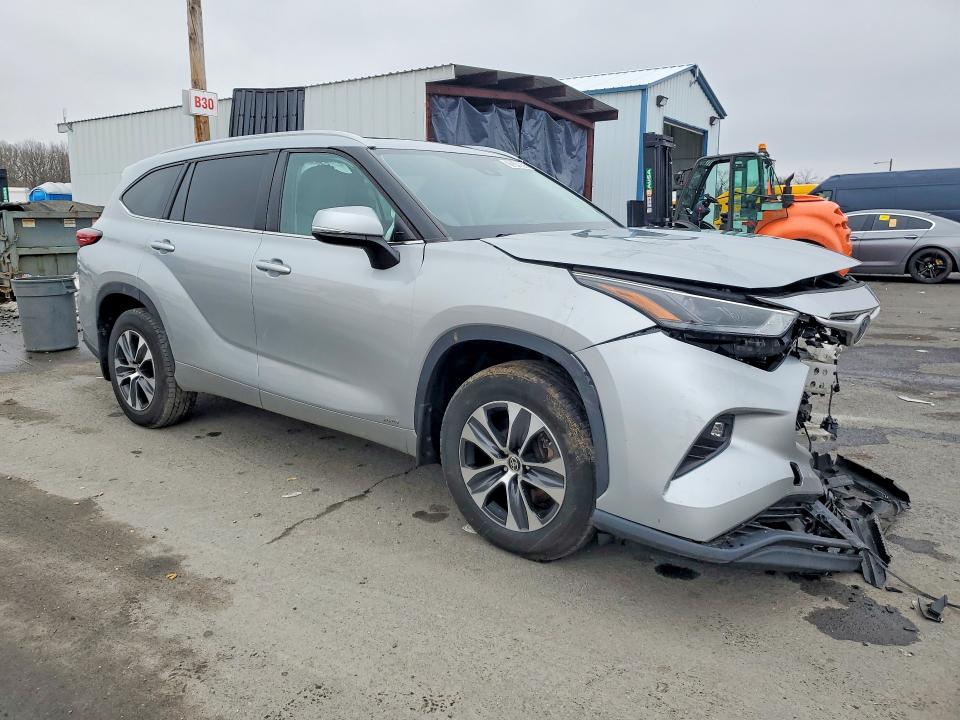 2023 Toyota Highlander hybrid VIN 5TDKBRCH3PS126997 COPART salvage auction — FRONT END, Va - Cert Of Title - Salvage, sold $14,200 on 2026-07-07 (photo 4)