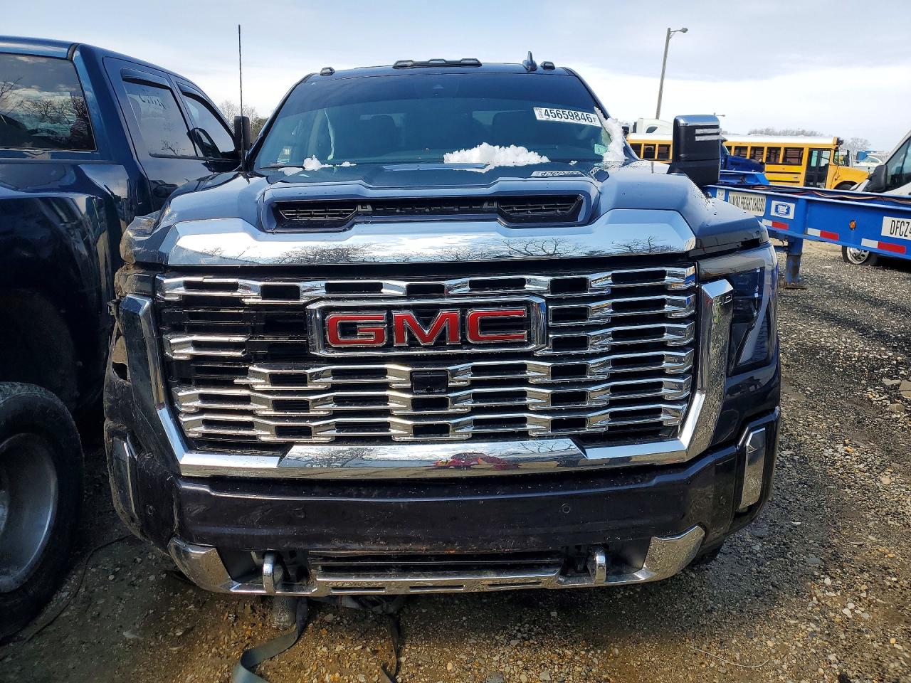 2025 Gmc VIN 1GT4URE78SF370953 COPART salvage auction — Side, NJ - CERT OF TITLE-SALVAGE (P), sold $29,000 on 2026-05-06 (photo 5)