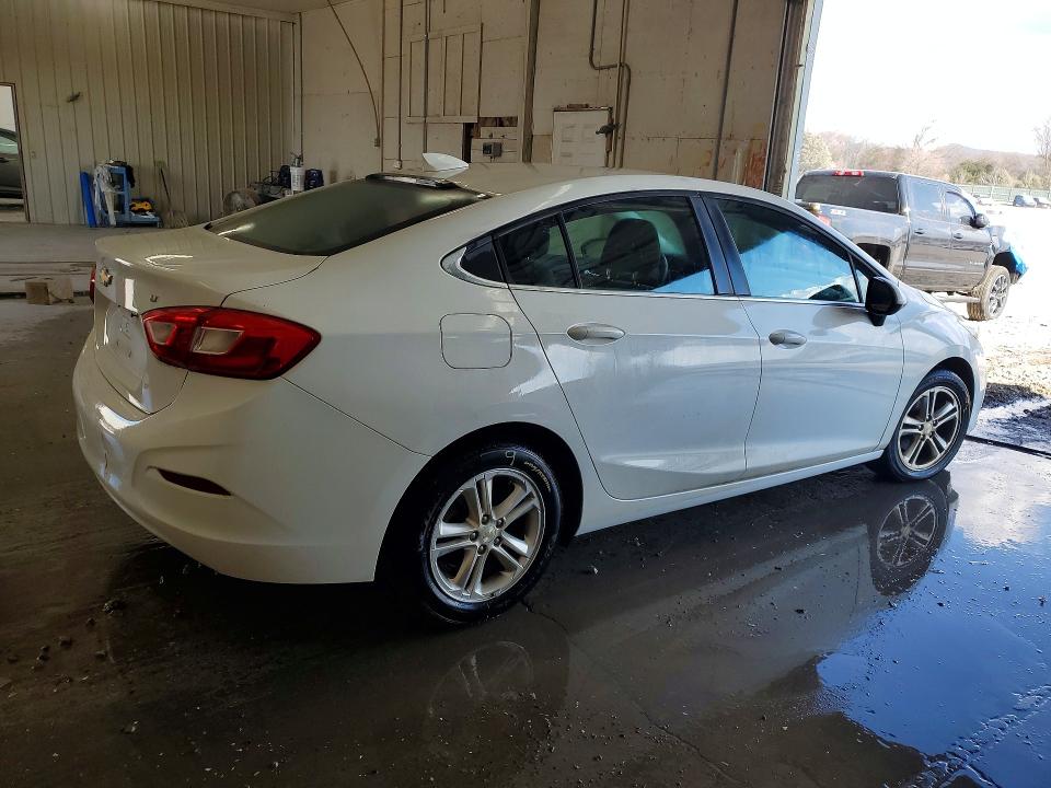 2017 Chevrolet Cruze VIN 1G1BE5SM7H7151100 COPART salvage auction — MINOR DENT/SCRATCHES, TN - CERTIFICATE OF TITLE, sold $2,050 on 2026-07-09 (photo 3)