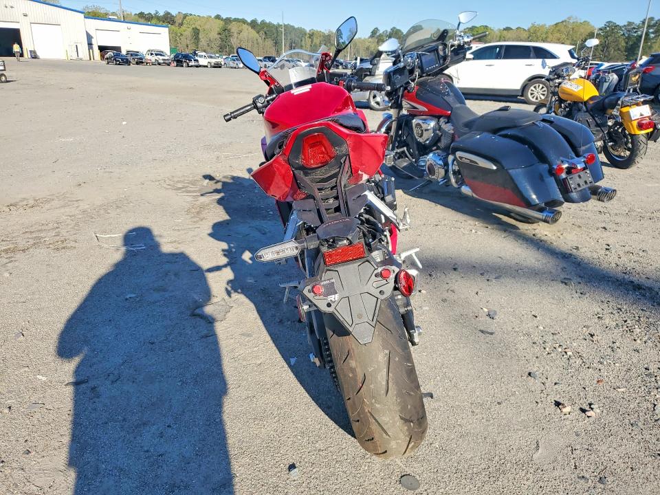 2026 Honda Cbr VIN MLHRH1554T5200295 COPART salvage auction — SIDE, Salvage Title, sold $2,500 on 2026-07-30 (photo 4)