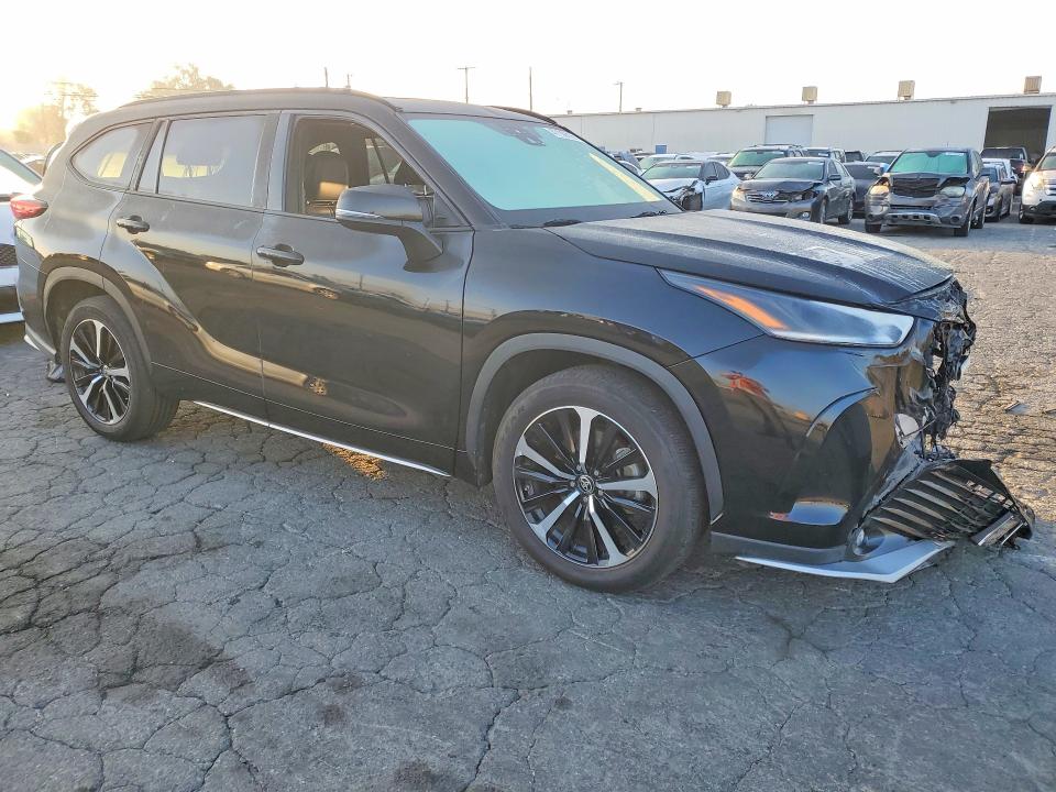 2022 Toyota Highlander VIN 5TDLZRAH7NS133337 COPART salvage auction — BURN, CA - SALVAGE CERTIFICATE, sold $8,000 on 2026-07-27 (photo 4)