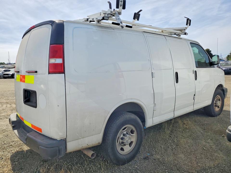 2019 Chevrolet Express 2500 VIN 1GCWGAFP4K1227124 COPART salvage auction — MINOR DENT/SCRATCHES, CA - DIS/DLR/EXP ONLY CLEAN TITLE, sold $12,100 on 2026-07-09 (photo 3)