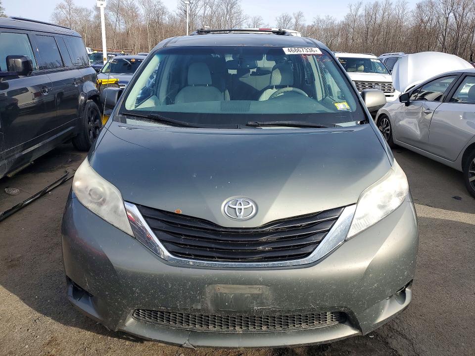 2013 Toyota Sienna VIN 5TDJK3DC2DS060224 COPART salvage auction — MINOR DENT/SCRATCHES, VT - CERTIFICATE OF TITLE, sold $4,250 on 2026-07-30 (photo 5)