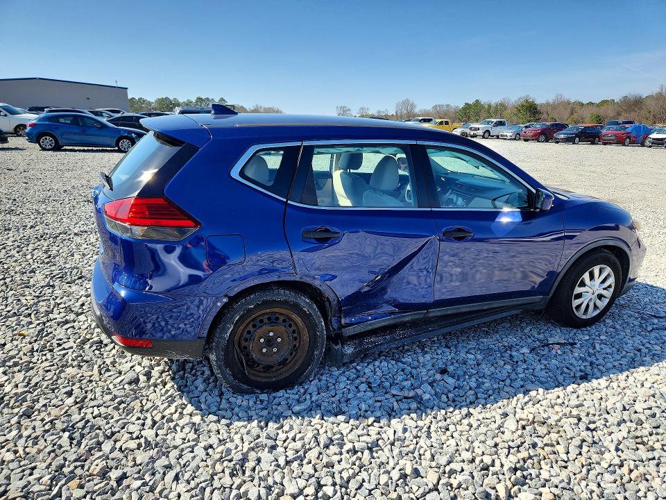 2017 Nissan Rogue VIN KNMAT2MT8HP584680 COPART salvage auction — SIDE, Salvage Title, sold $825 on 2026-07-30 (photo 3)