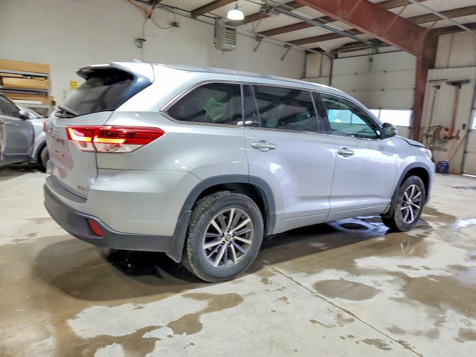 2018 Toyota Highlander VIN 5TDJZRFH2JS812300 COPART salvage auction — FRONT END, MD - CERT OF SALVAGE > 75% DAMAGE, sold $1,650 on 2026-07-24 (photo 3)