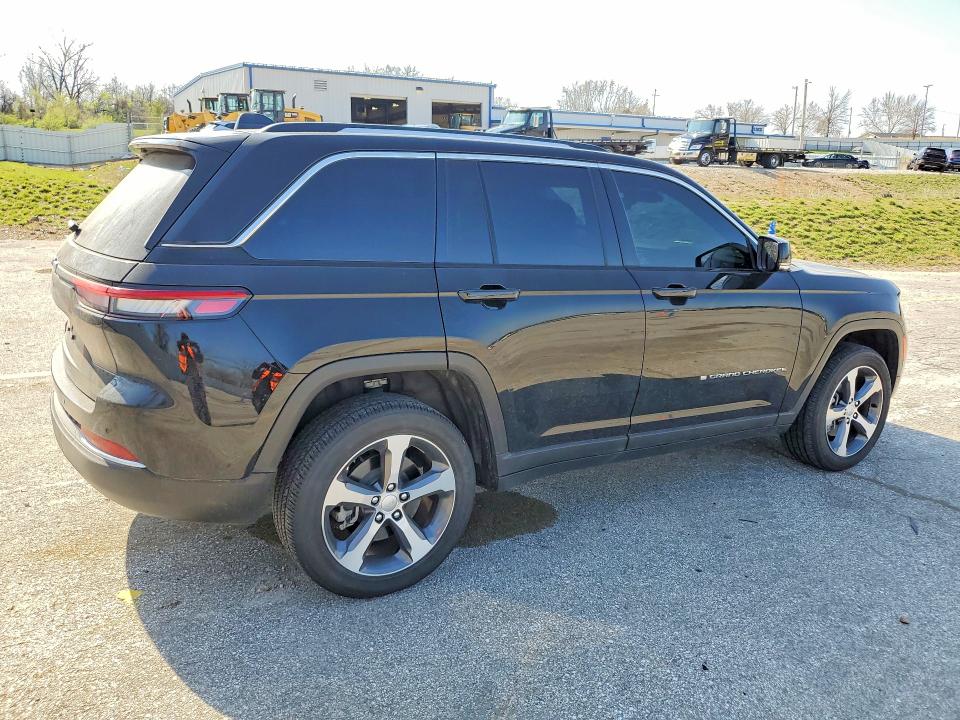 2022 Jeep Grand cherokee VIN 1C4RJYB60N8758322 COPART salvage auction — MINOR DENT/SCRATCHES, Mo - Certificate Of Title, sold $18,800 on 2026-07-09 (photo 3)