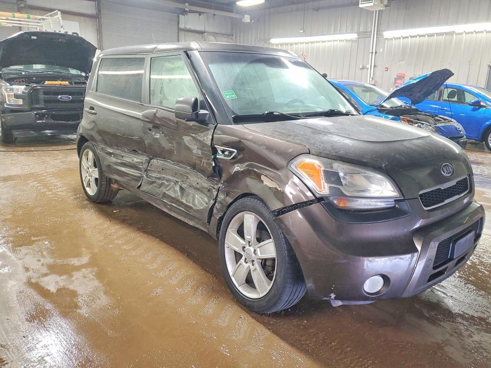 2011 Kia Soul VIN KNDJT2A20B7255006 COPART salvage auction — SIDE, Il - Junking Cert Of A Vehicle, sold $425 on 2026-07-16 (photo 4)