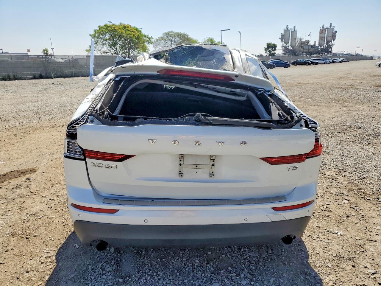 2020 Volvo XC60 VIN YV4102DK9L1411971 COPART salvage auction — Rollover, CA - SALVAGE CERTIFICATE, sold $1,350 on 2026-07-10 (photo 6)