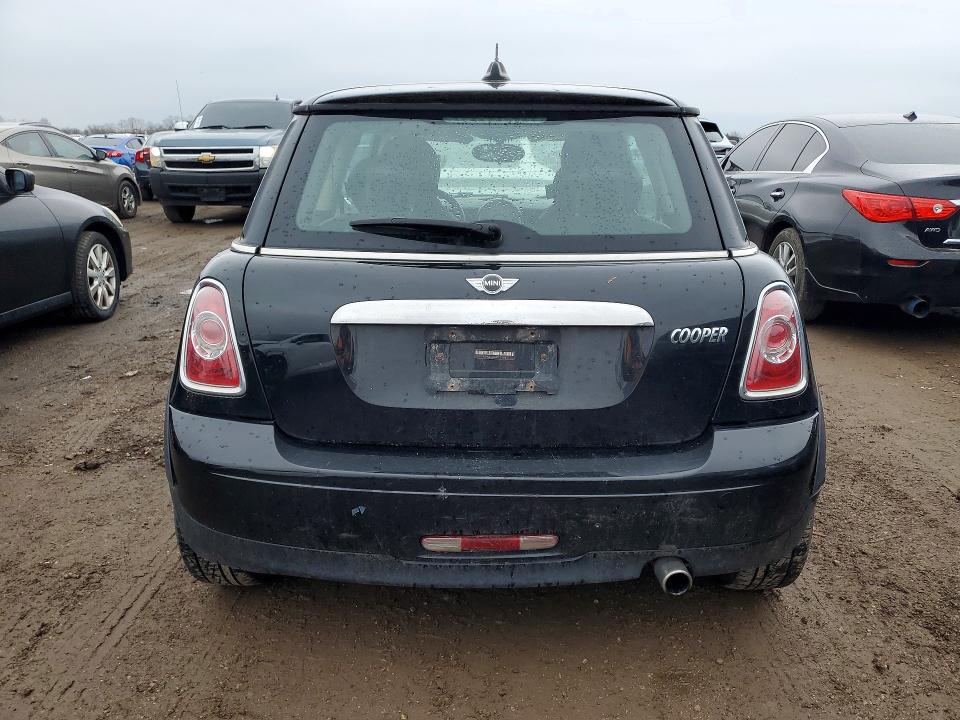 2013 Mini Cooper VIN WMWSU3C59DT373500 COPART salvage auction — NORMAL WEAR, Il - Certificate Of Title, sold $1,050 on 2026-07-07 (photo 6)