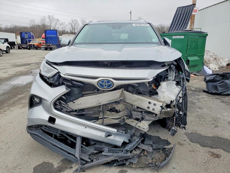 2023 Toyota Highlander hybrid VIN 5TDKBRCH3PS126997 COPART salvage auction — FRONT END, Va - Cert Of Title - Salvage, sold $14,200 on 2026-07-07 (photo 5)