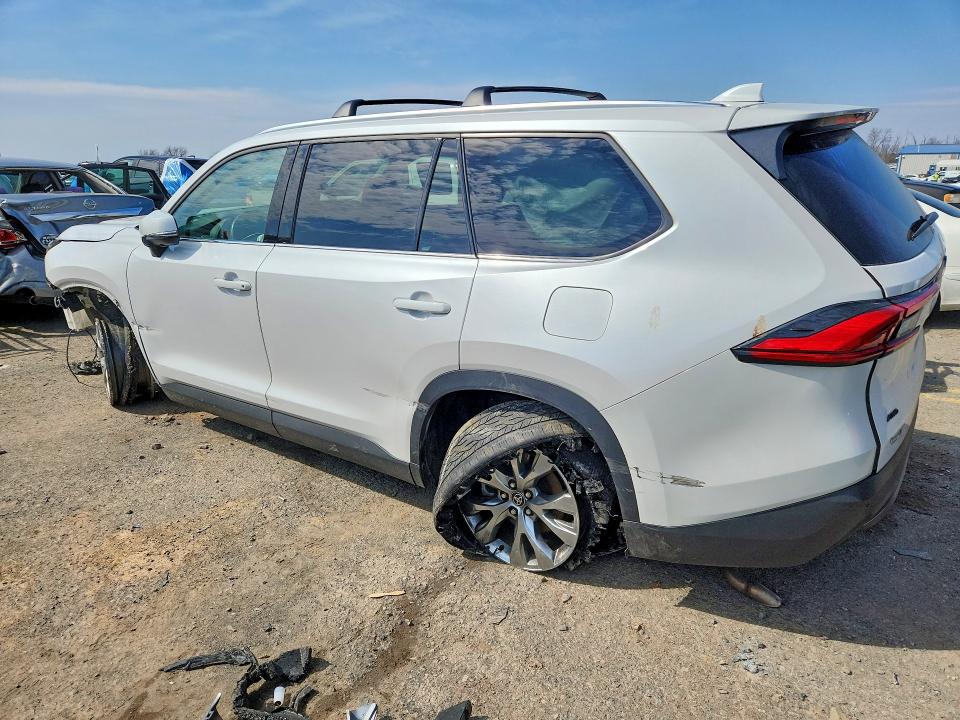 2024 Toyota Highlander VIN 5TDAAAB50RS037771 COPART salvage auction — FRONT END, PA, sold $5,700 on 2026-07-28 (photo 2)