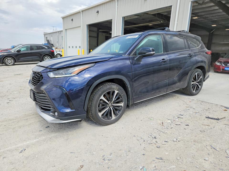 2022 Toyota Highlander VIN 5TDJZRBH8NS199921 COPART salvage auction — FRONT END, Id - Salvage Certificate Of Title, sold $13,600 on 2026-07-14 (photo 1)