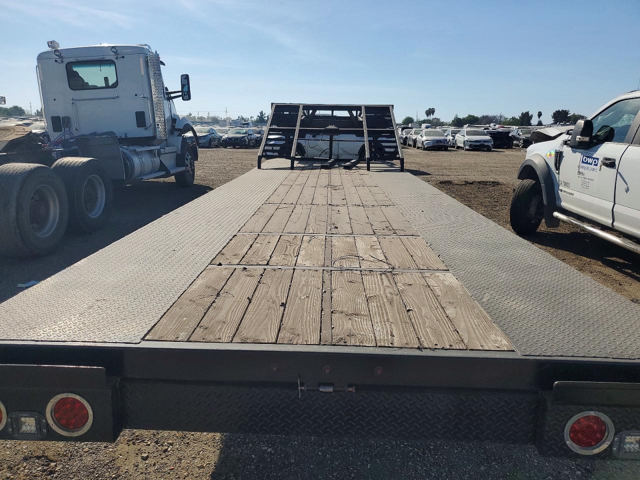 2009 Urwi VIN 4YDF2932192501807 COPART salvage auction — Minor Dent/Scratches, Ca - Dlr/Dis/Exp Only Salvage Title (P), sold $1,500 on 2026-05-27 (photo 5)